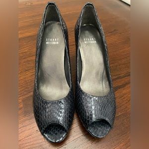 Size 7 peep toe pumps.
